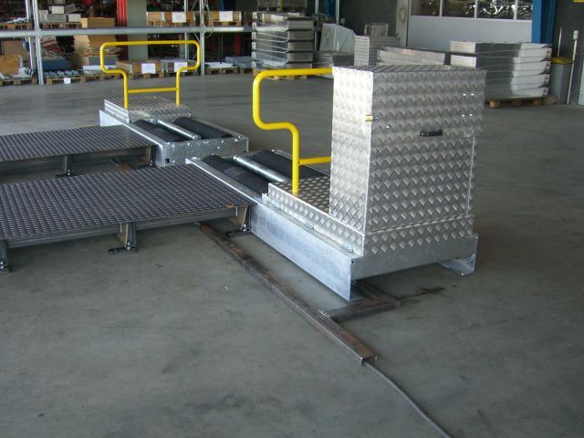 Our PBBT, shown here, has large chain wheels to minimize chain adjustments.